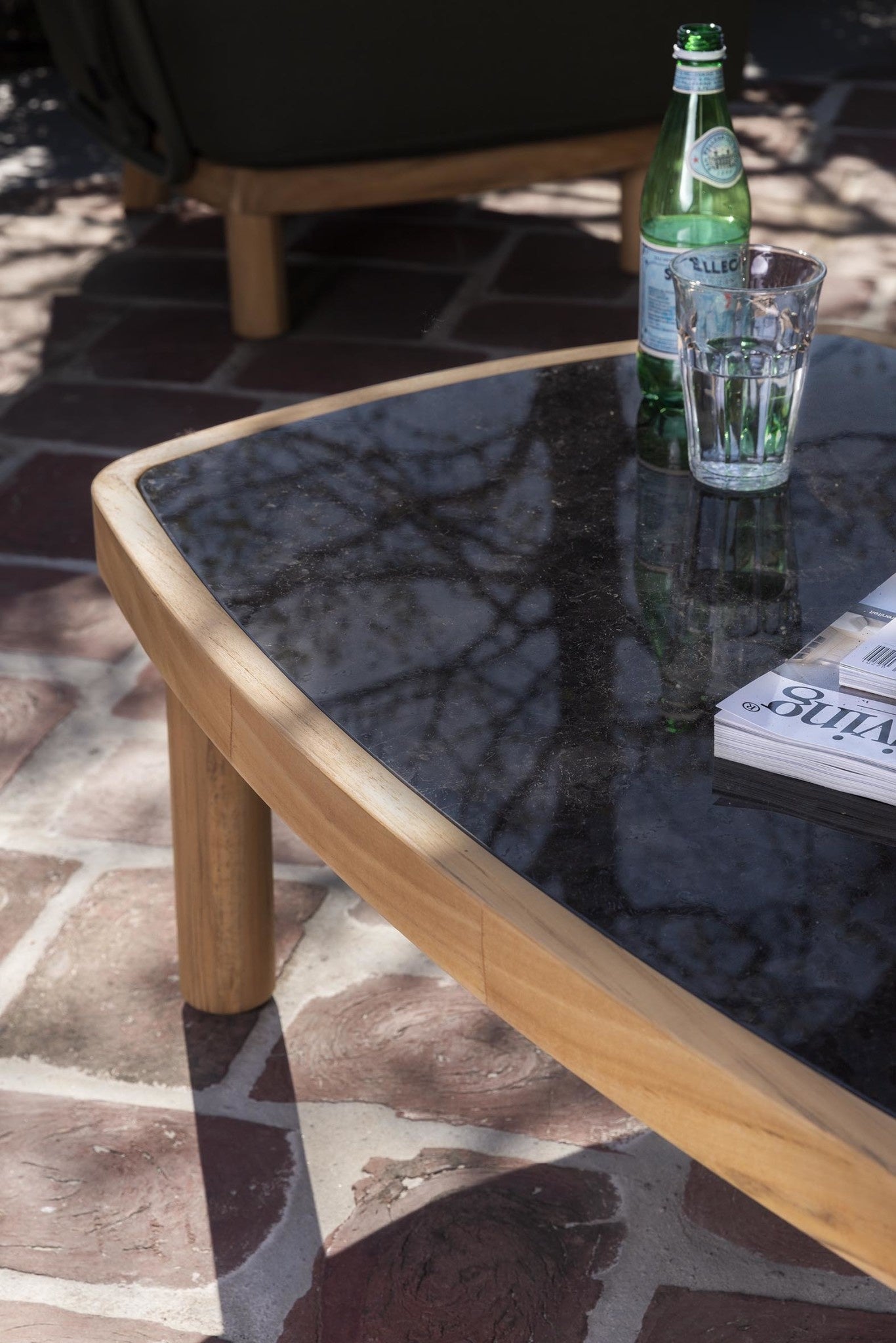 Allegre lounge table detail