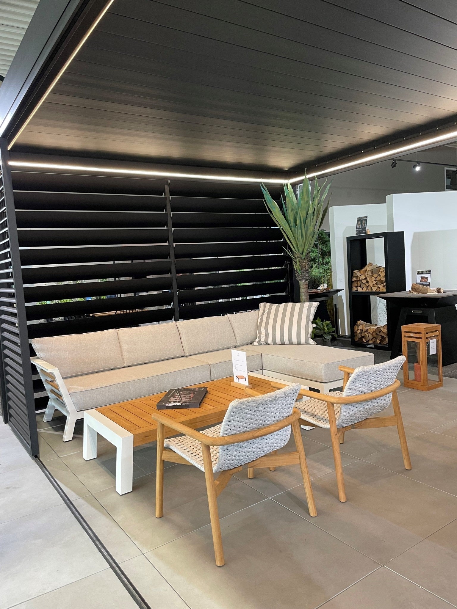 Compania Lazy met bellevue tafel